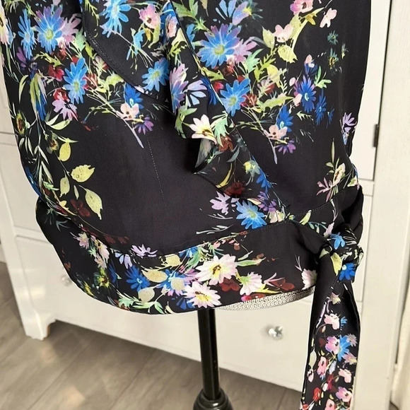 PARKER Floral Short Sleeve Ruffle Wrap Blouse, Size M - Picture 4 of 14